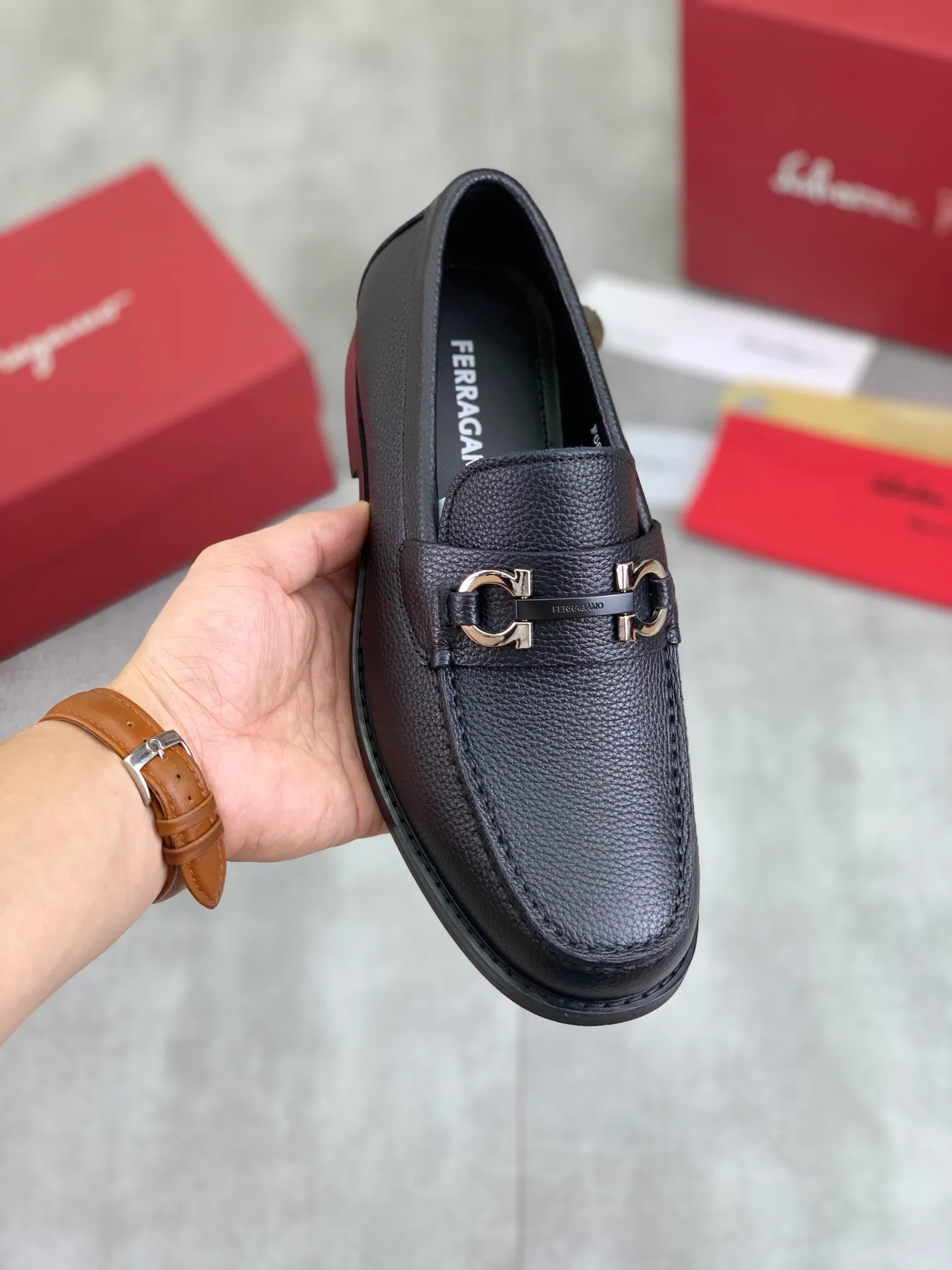 Men's Men's Shoes 💰P460💰[New Style] Water-dyed Niuli 🆘[Salvatore Ferragamo] Ferragamo's latest casual business leather shoes for men! Available at counters simultaneously! The fabric is made of specially imported original calfskin, the lining is made of imported water-dyed cowhide, and the original combination outsole is absolutely luxurious and leads the fashion trend. Matching code: 38-45; 3️⃣ colors available